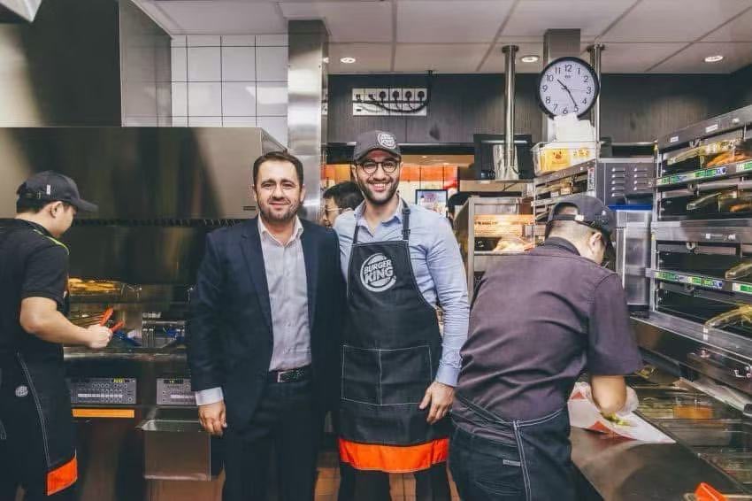 Restoran operasyonu sırasında ekip çalışması